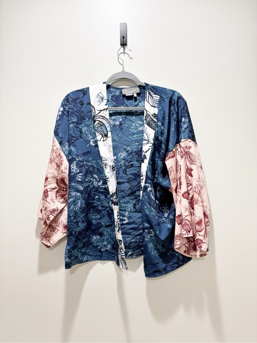 Anthropologie Tori Cropped Blue Navy Floral Kimono with Pink Patterned Sleeves